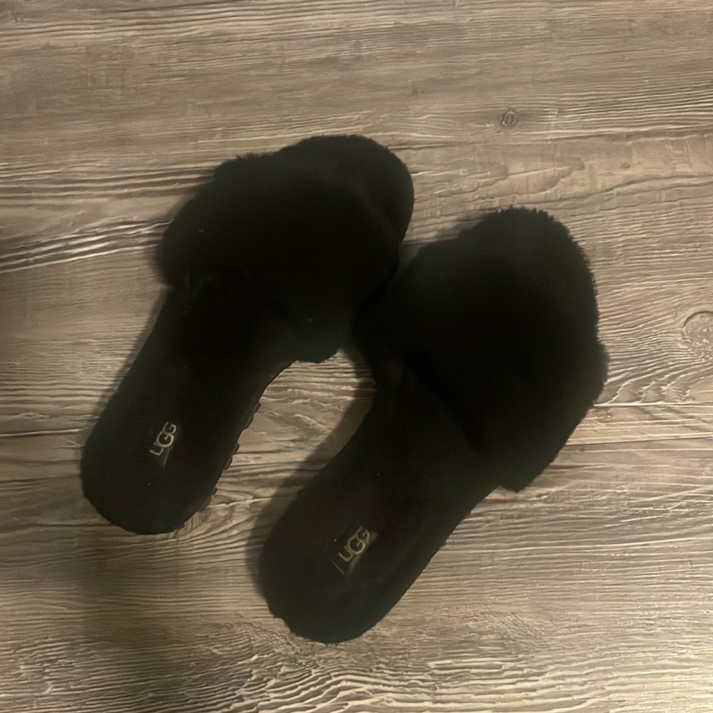 Ugg House Slides